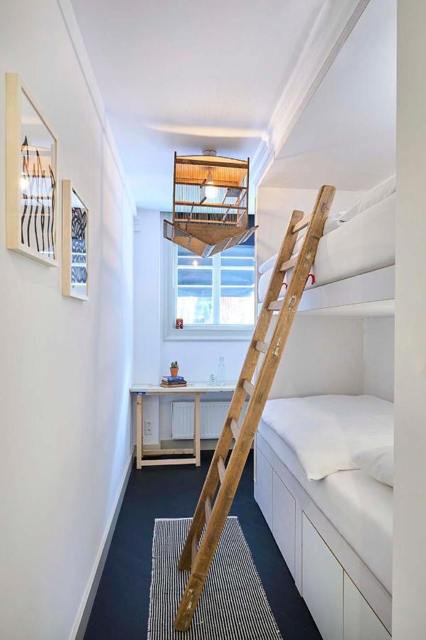 Einzelbett im Frauenschlafsaal